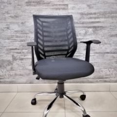 Кресло Barneo K-138 для персонала (черная ткань черная сетка) в Нижнем Тагиле - nizhniy-tagil.mebel24.online | фото