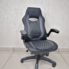 Кресло геймерское Barneo K-37 (черная кожа серые вставки) в Нижнем Тагиле - nizhniy-tagil.mebel24.online | фото